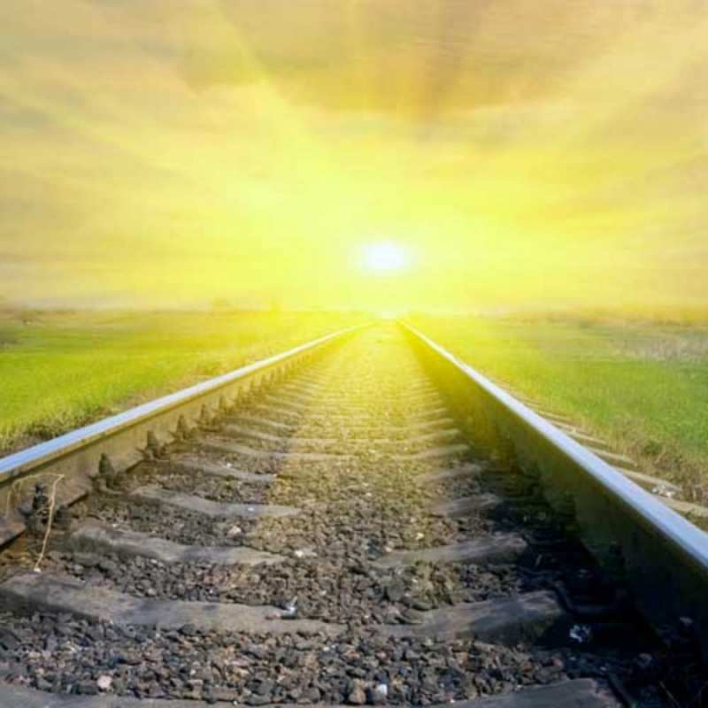 Открытка закат на фоне рельс красивая железная дорога Щасливої ​​дороги 